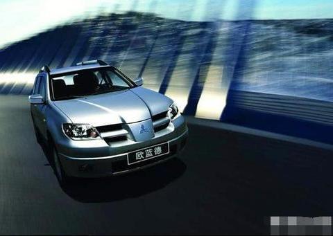 三菱欧蓝德2.4排量5座4驱，目前售价多少！