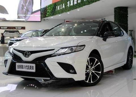 B级车的王者，全新凯美瑞首秀，外观帅到没朋友