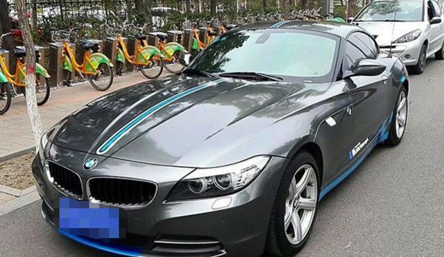 上班族小伙花27万元二手宝马Z4敞篷跑车, 同事看到车后议论纷纷