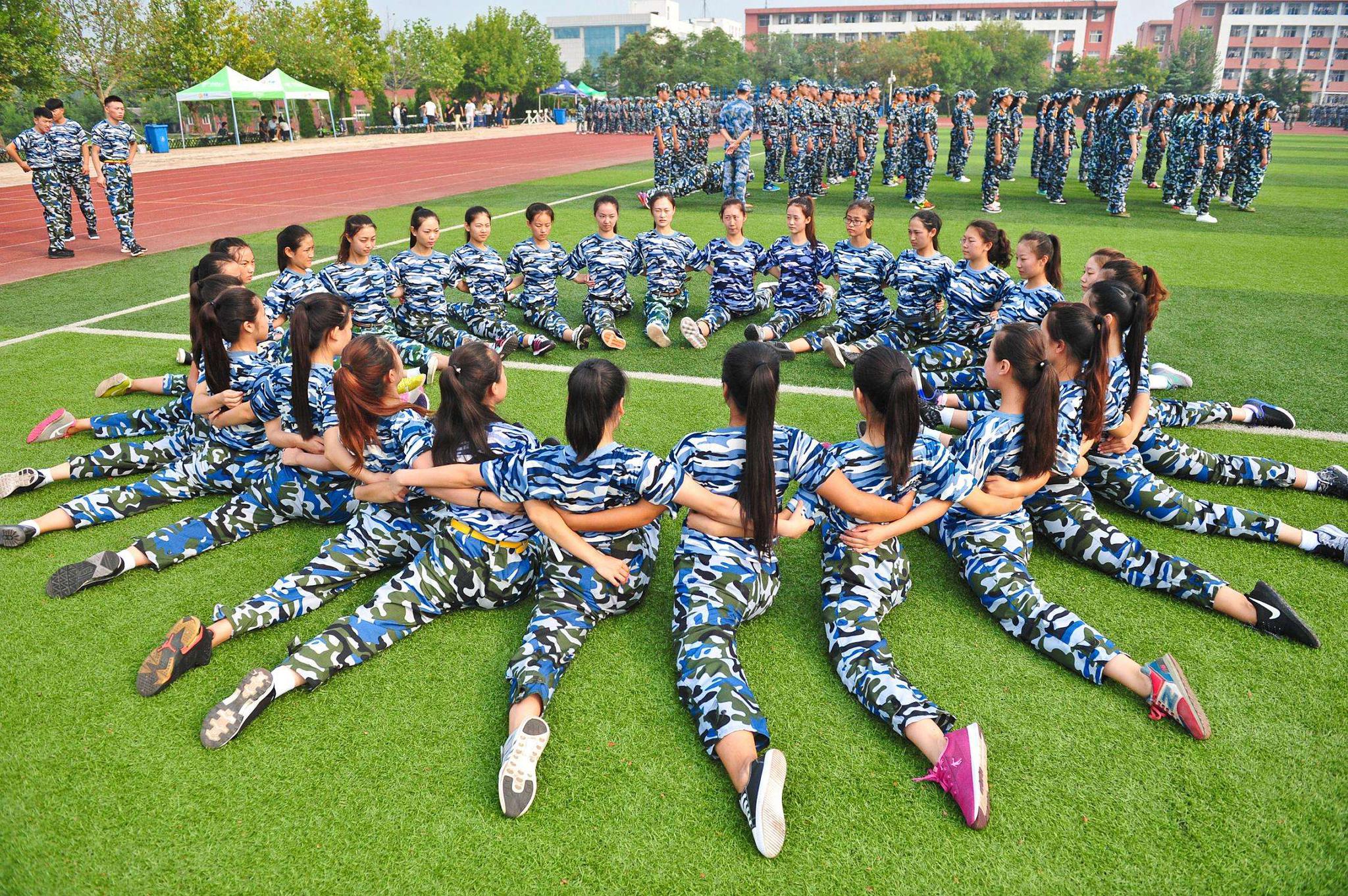 新生军训之最:清华大学最苦,吉林大学最久,这所211最幸福