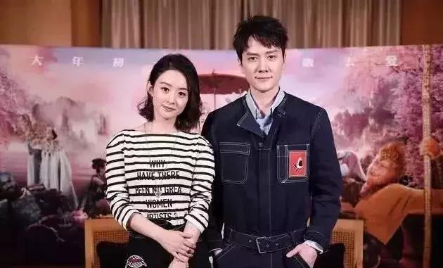 冯绍峰赵丽颖逛街再次被拍,当事人终于做出正