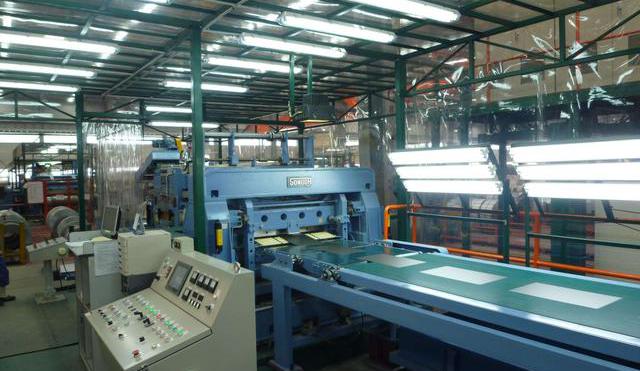 国产航母用的钢板,美国福特号用的钢板,对比之