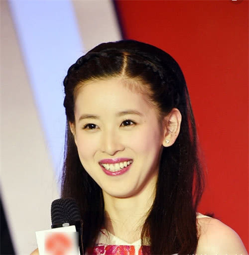 章泽天果然还是最适合素颜,看了她的浓妆照,刘