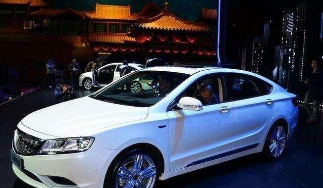 新款博瑞上市, 配全景天窗仅11万起, 凯美瑞、帕沙特就尴尬了