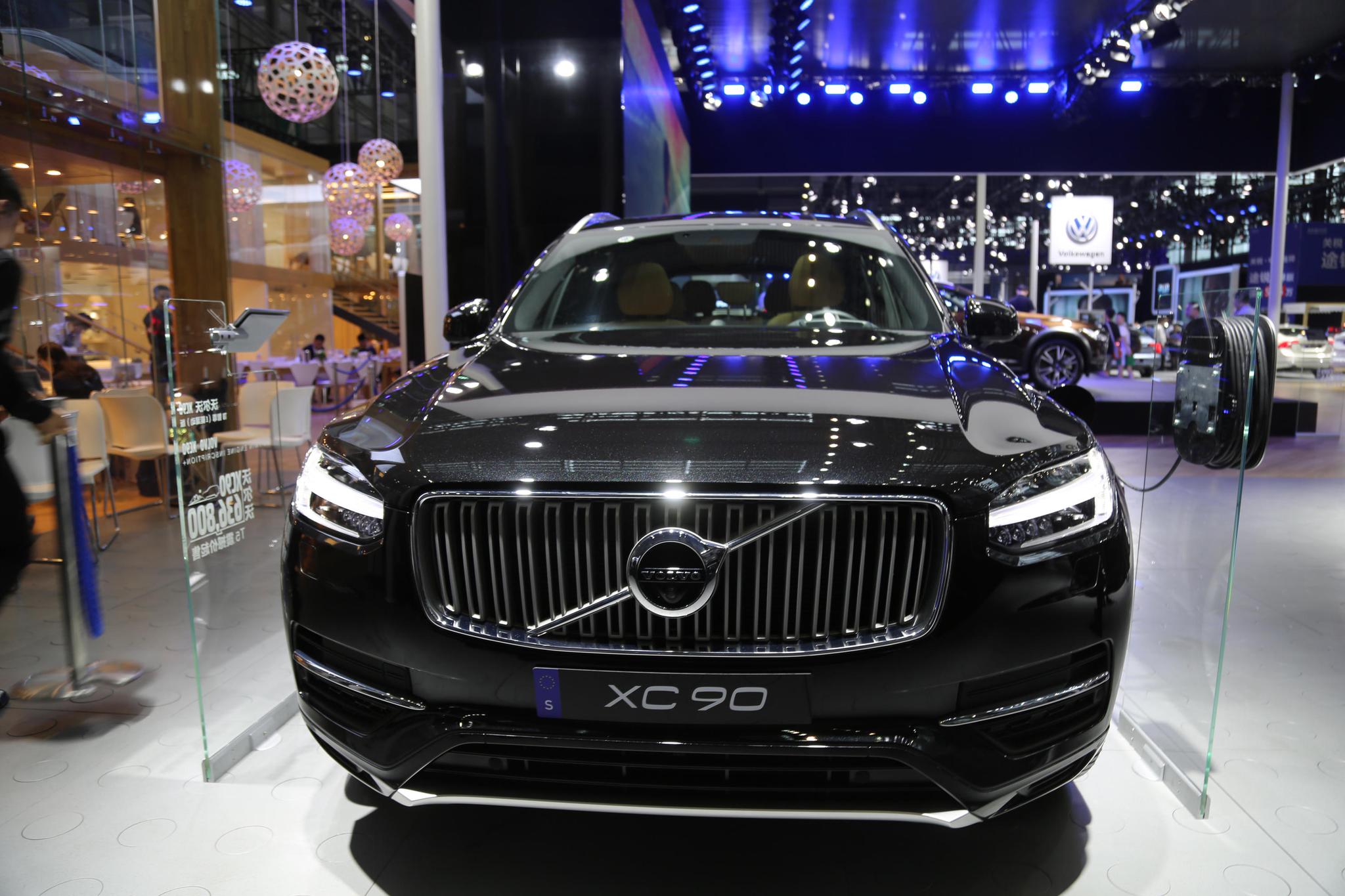 媲美宝马X5、奥迪Q7，2018款沃尔沃XC90 T8 E驱混动版 实拍！