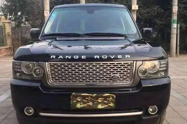 他一块表价值455万，高调代言红旗H7，因私下开300万路虎被痛骂