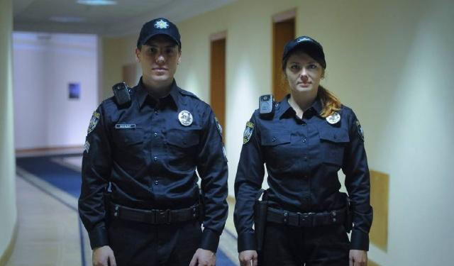 2015年 乌克兰换装新警服 俄罗斯人怎么想