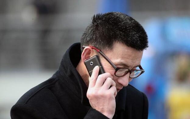 离婚后,我用妈的手机给前妻打电话,看到聊天记