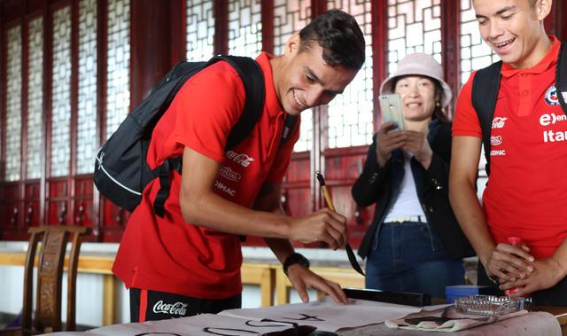 一带一路杯沙滩足球参赛球员为唐山湾国际旅