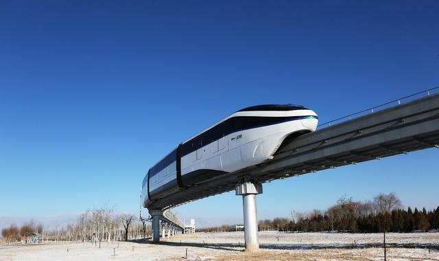 比亚迪联手华为发布云轨无人驾驶系统和5G系统