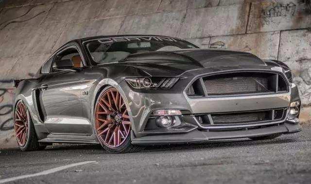 V8引擎+高高隆起的引擎盖福特野马GT真“野马”