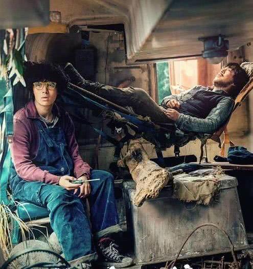 张艺兴被黄渤逼迫吃生鱼,性格大变,变身小恶魔