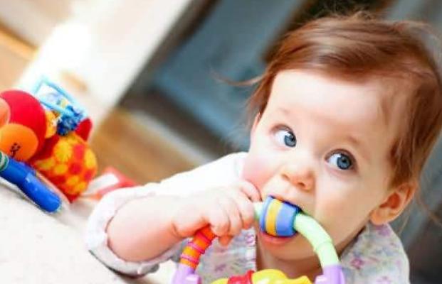 宝宝长牙期间,宝妈需格外注意这4件事情