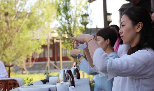 一带一路杯沙滩足球参赛球员为唐山湾国际旅