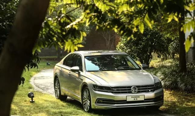 花奥迪A6的钱, 买了辆大众, 开到马路上都没人认识, 亏不亏?