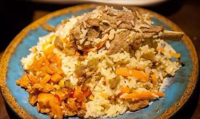 在白哈巴村,手抓饭是一种招待客人的美食