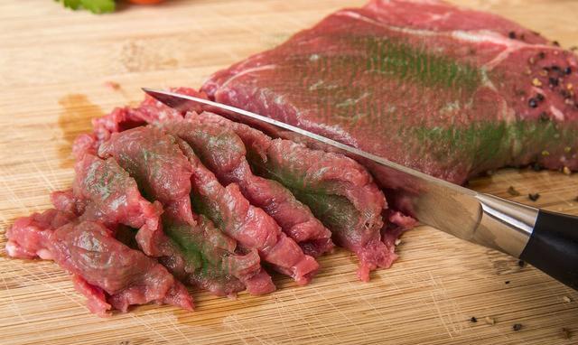 牛肉面中的牛肉常会「泛金属感绿光」?其实不是变质……