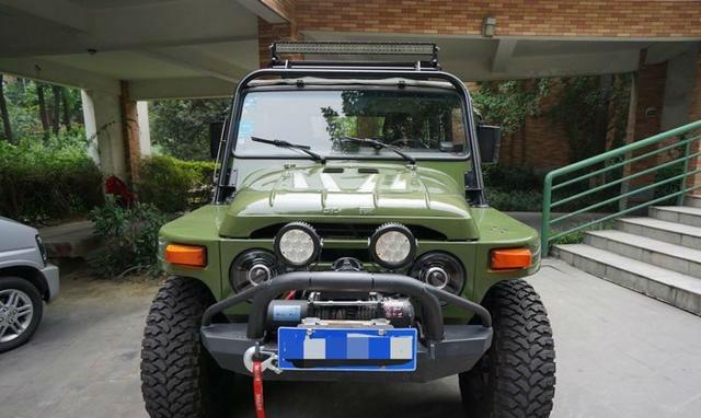 小伙6万提北京212, 对原厂212失望至极, 花5万改装后颜值爆表