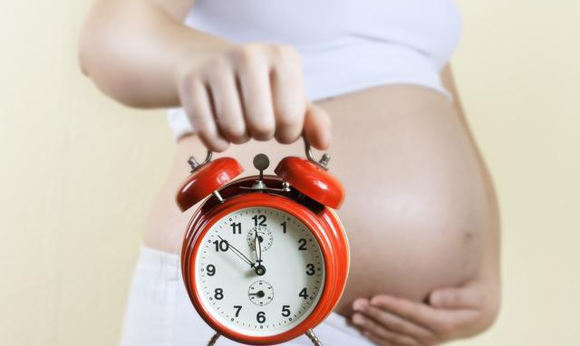 如何看待老员工休产假4月,新员工顶替却被辞退