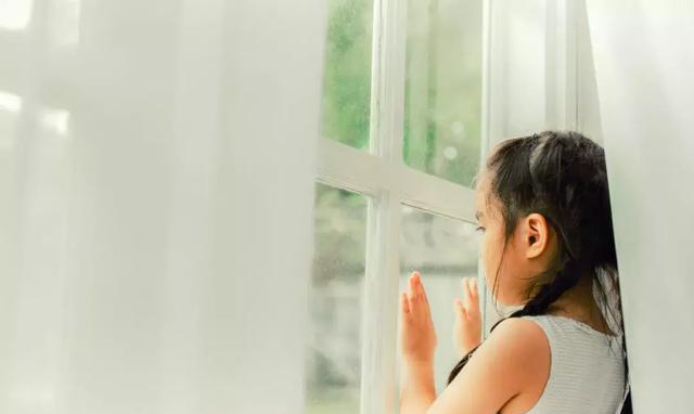 19岁女孩绝望跳楼令人心疼:别让被伤害的孩子孤独地活