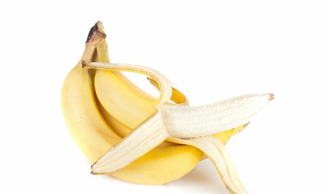 巧用火龙果皮制作水果面膜