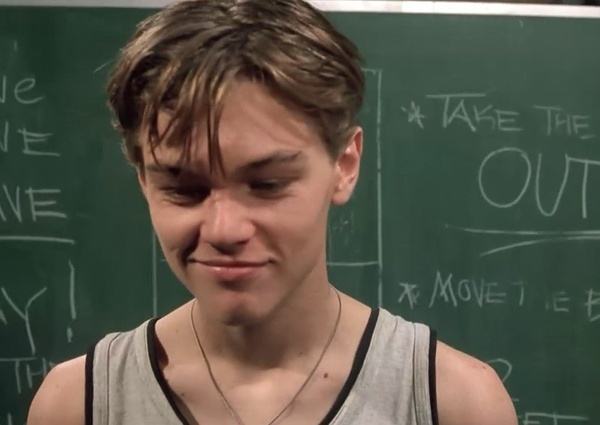 颜值巅峰 ?(图片:电影《边缘日记》《全蚀狂爱》)