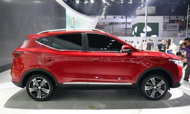 国产SUV黑马, 全景天窗, 配互联网系统, 完胜哈弗H6