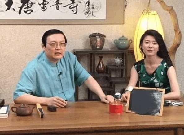 老梁和漂亮妻子近照,老梁表示:百分百不会要孩