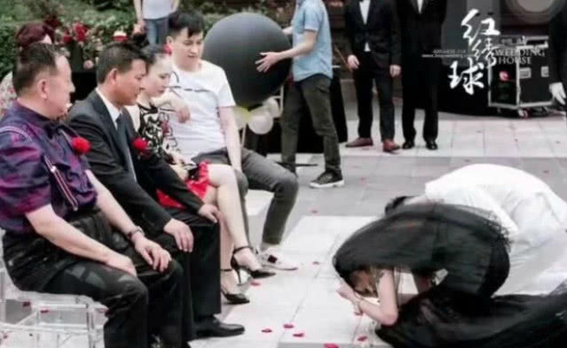 抖音爆红的DJ纹身新娘,黑色婚纱代表至死不渝