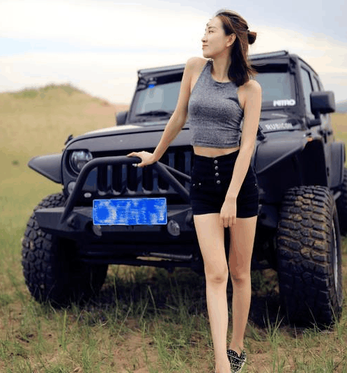 三个女司机开着牧马人, 美女与野兽的组合, 走遍大草原