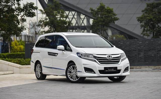 空间完爆7座买汉兰! 这车标配全景天窗, 卖20万会火吗?