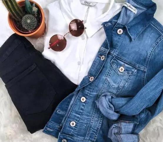 你晒衣服是正面晒,还是反面晒