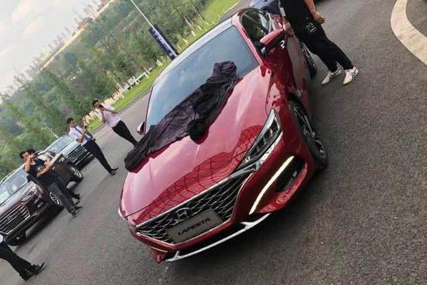 比大众CC漂亮，或13万还买啥名图，全国首辆现代LAFESTA到店