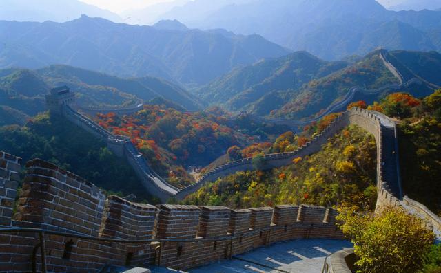 万里长城今犹在,不见当年秦始皇 登长城有感