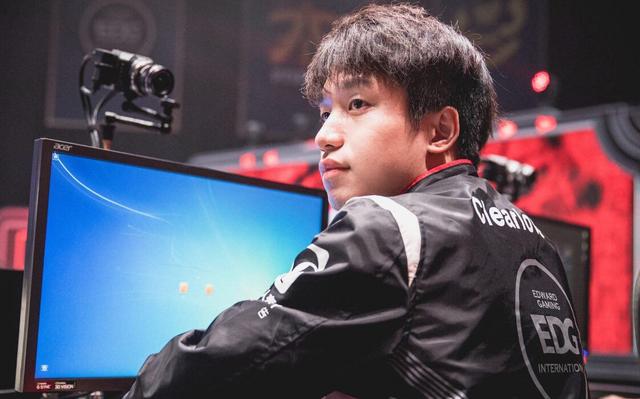 厂长最巅峰时有多强?Uzi拿不了冠军八成怪他,