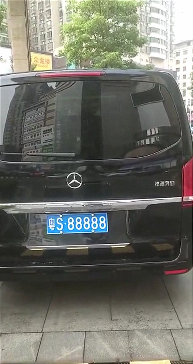 49万奔驰现东莞车牌五连号国人最爱