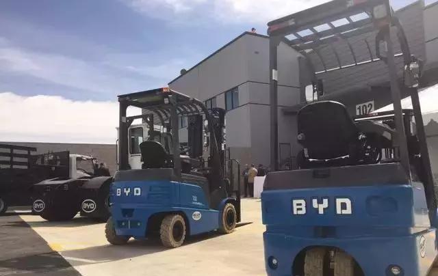 在国人眼中嫌弃的BYD, 在国外却是高大上的品牌