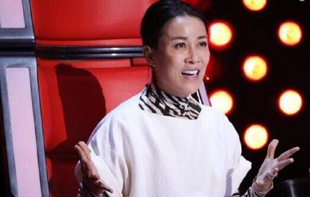 她称得上是歌后, 身家不输那英, 在座驾上却异常低调!