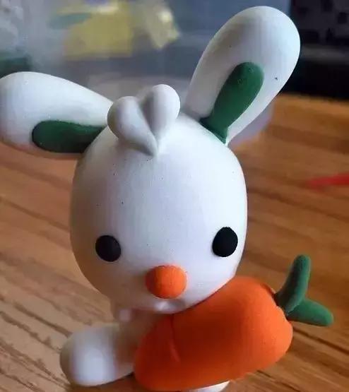 幼儿园超轻黏土手工玩法: 可爱的小兔子胡萝卜