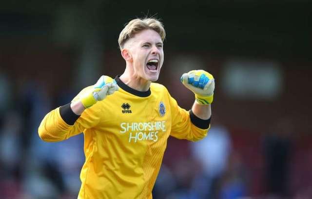 曼联青训天才拒绝阿森纳,回心转意续约曼联3年