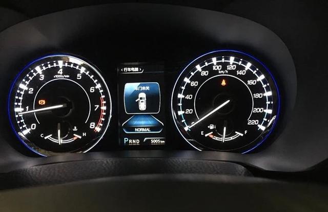 长安CS95做保养，升起底盘后，才明白国产SUV做工质量如何