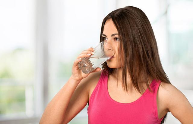 每天应该喝多少水?一个简单公式可以计算每个