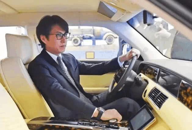中国最顶级的豪车，有钱都不一定能买到，靳东也成为新车主！