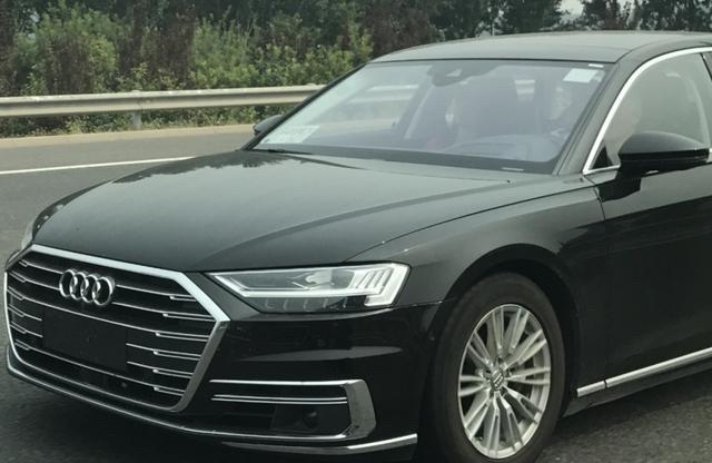 国内高速看到全新奥迪A8L 网友: 实车没有了上一代的那种霸气