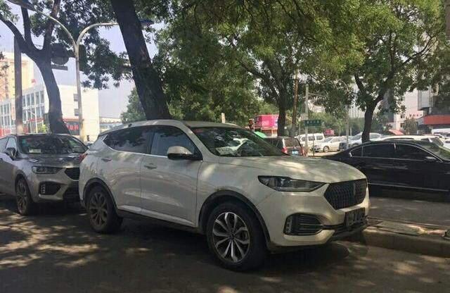 街头偶遇魏派全新VV6路试，外观更激进，取消四出排气更霸气