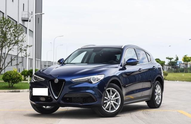 挂法拉利标志的SUV, 性能超宝马X3, 售价30万, 选奥迪Q5不如它