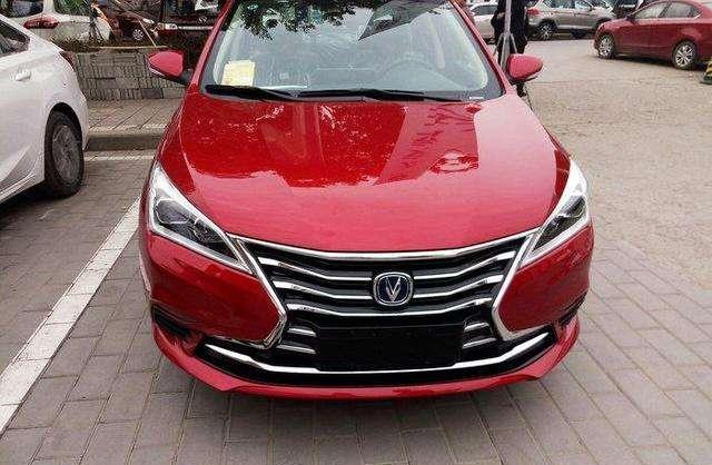 国产轿车颜值帝又出新款，外观不输大众CC，内饰堪比宝马，仅5万