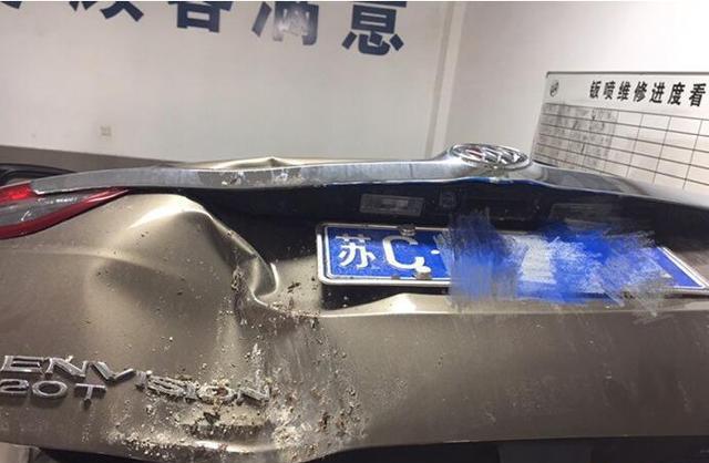 昂科威刚买两天被搞成这样，换做是日本车后果不堪设想，真的心疼