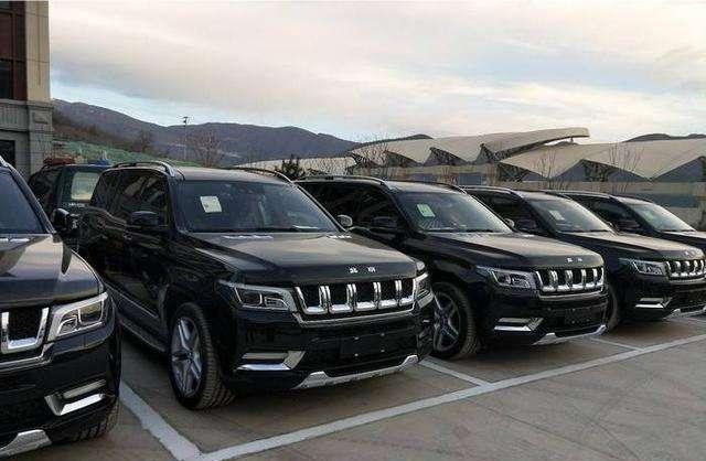 首批北汽BJ90到店，比揽胜还大，配奔驰4.0T发动机，仅售50万