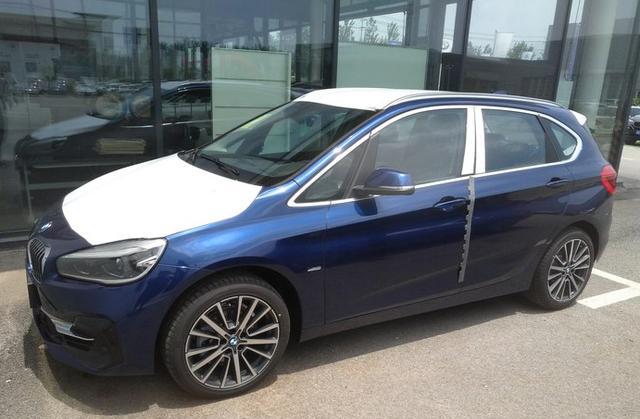 好看省油动力强，前驱又如何，全新宝马多功能旅行车220i豪华实拍